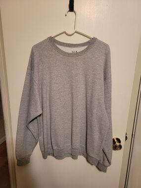 Fruit of the Loom Men’s Heather Gray Crewneck Sweatshirt